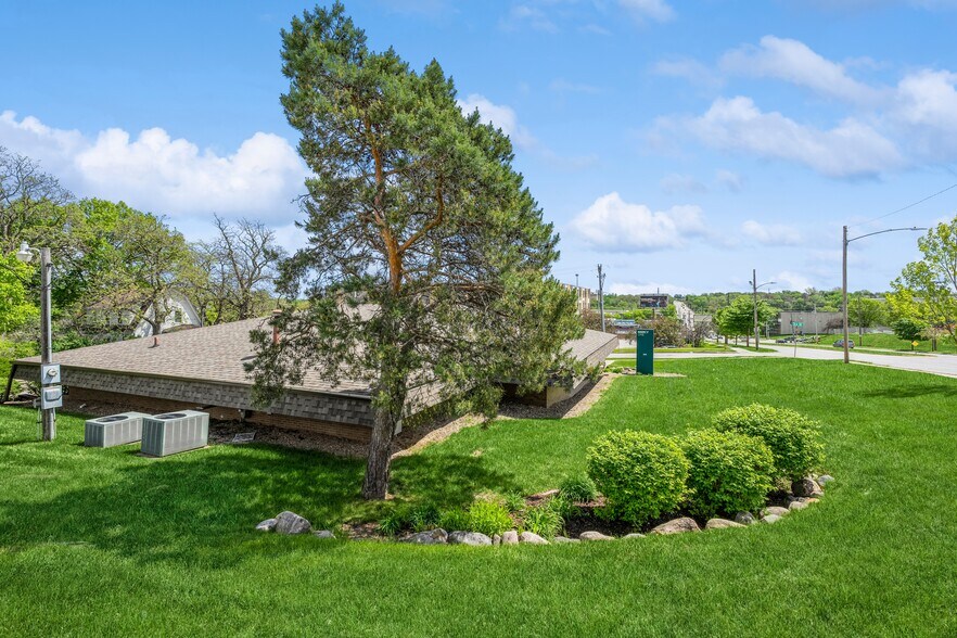 More Photos Of 303 University Ave, Des Moines Medical For Sale