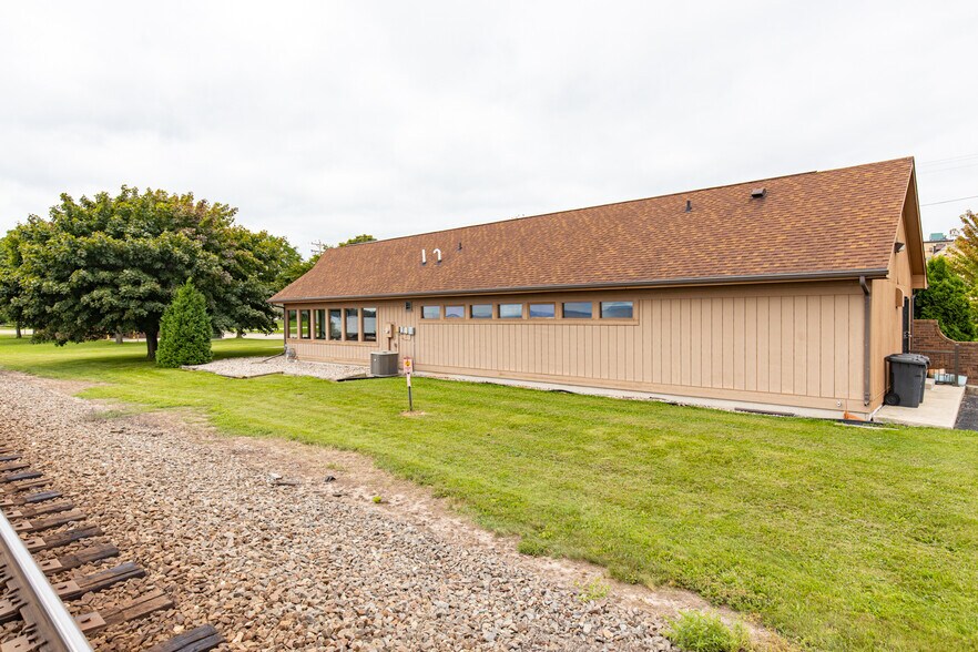 More Photos Of 1650 S Main St, Oshkosh Office For Sale