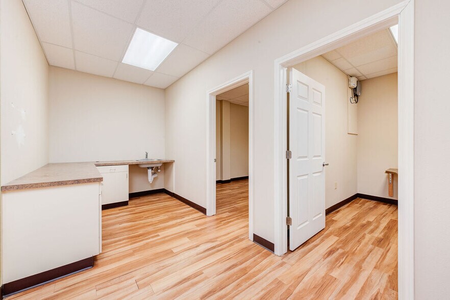 More Photos Of 5820 66th St, Lubbock Storefront Retail Office For Sale