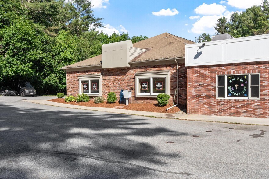 More Photos Of 225 Groton Rd, Westford Storefront Retail Office For Lease