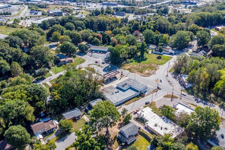 More Photos Of 778 Westover Dr, Danville Showroom For Sale