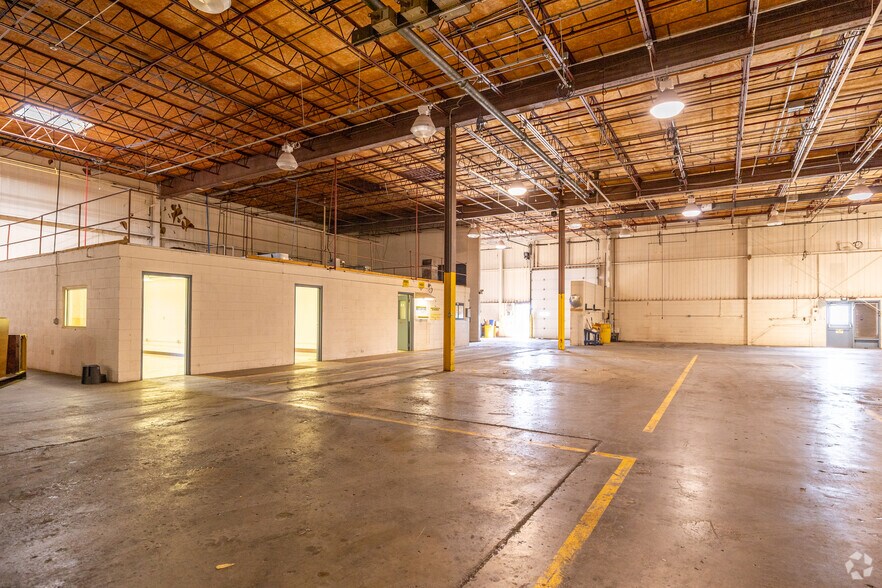 More Photos Of 200 E Avenue G, Rochelle Manufacturing For Sale