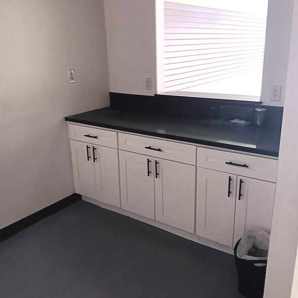 More Photos Of 1001 S Broadway, Los Angeles Storefront For Lease
