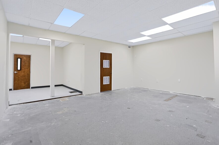 More Photos Of 6635 E 21st St, Indianapolis Office For Sale