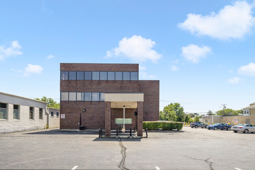More Photos Of 999 S Broadway, East Providence Medical For Lease