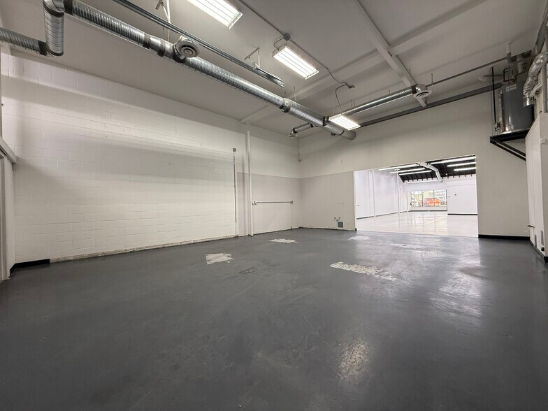 More Photos Of 126 Mayor Magrath Dr N, Lethbridge Storefront For Lease