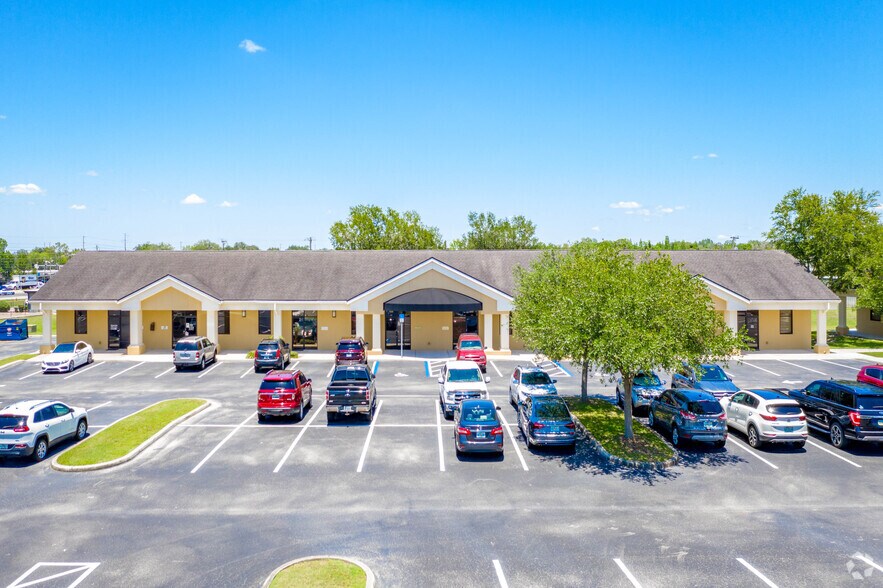 Primary Photo Of 625 Commerce Dr, Lakeland Medical For Lease