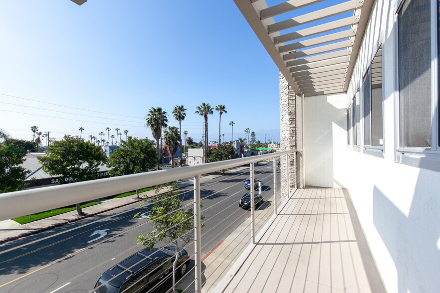 More Photos Of 1940 Garnet Ave, San Diego Medical For Sale