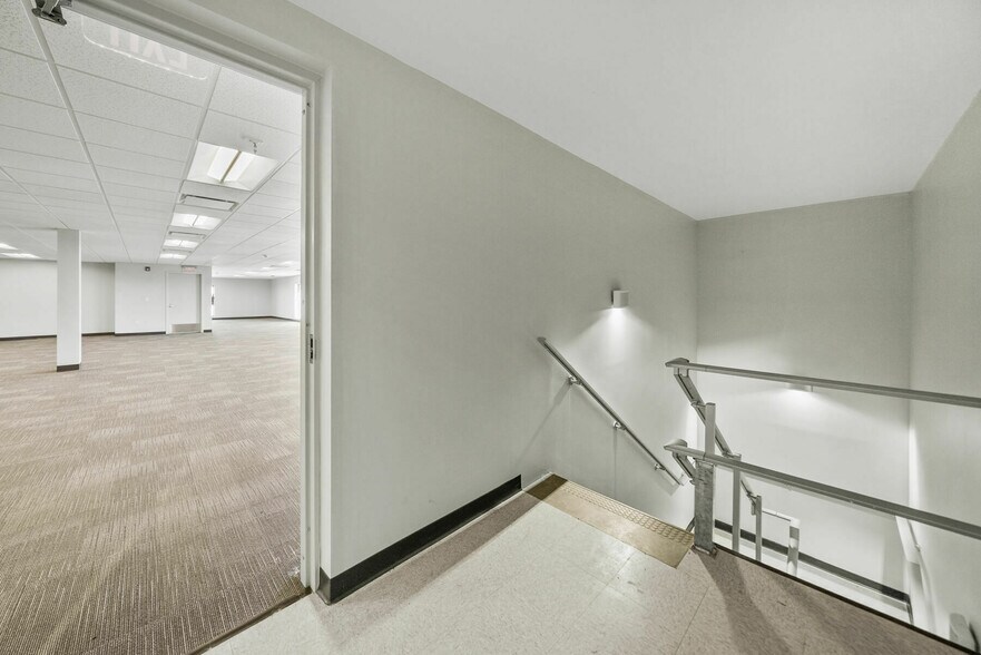 More Photos Of 638 Harrison Ave, Panama City Bank For Lease