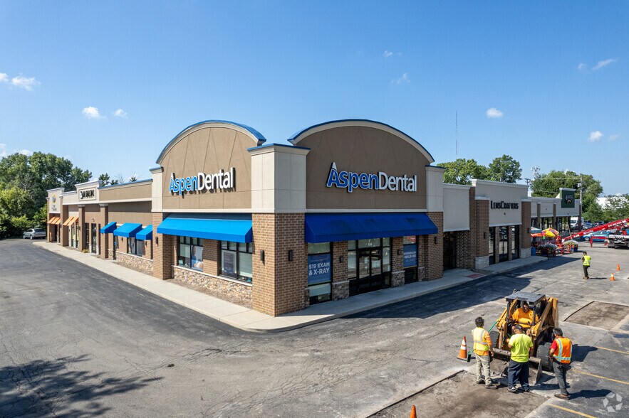 More Photos Of 440-450 Army Trail Rd, Bloomingdale Freestanding For Lease