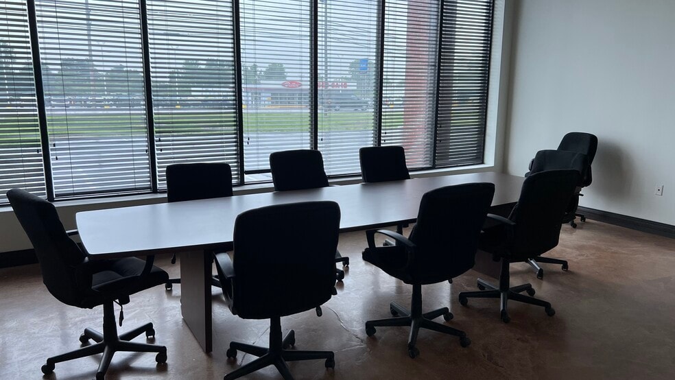 More Photos Of 2390 W Main St, Greenfield Showroom For Sale