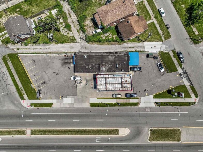 More Photos Of 13730 Livernois Ave, Detroit General Retail For Sale