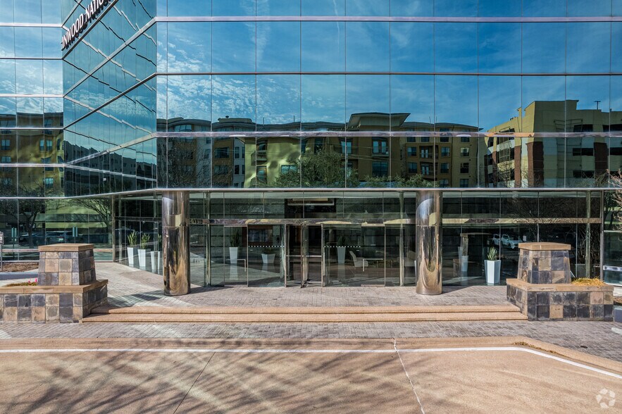 More Photos Of 13760 Noel Rd, Dallas Office For Lease