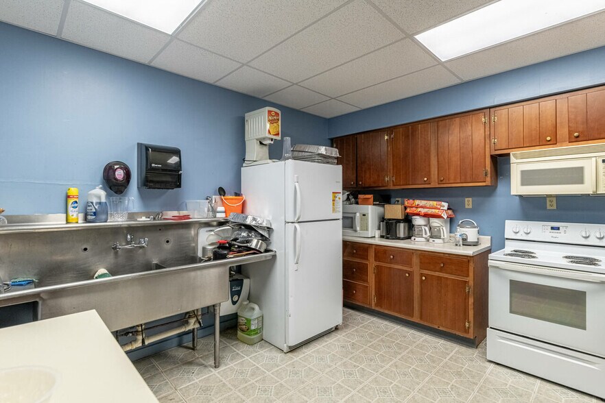 More Photos Of 6205 Miller Ln, Dayton Religious Facility For Sale