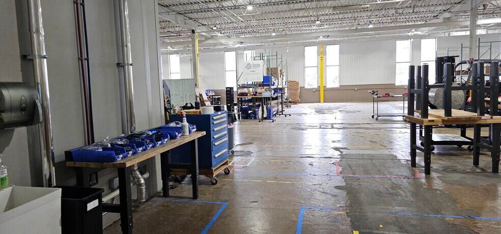 More Photos Of 4295 N Roosevelt Rd, Stevensville Manufacturing For Lease