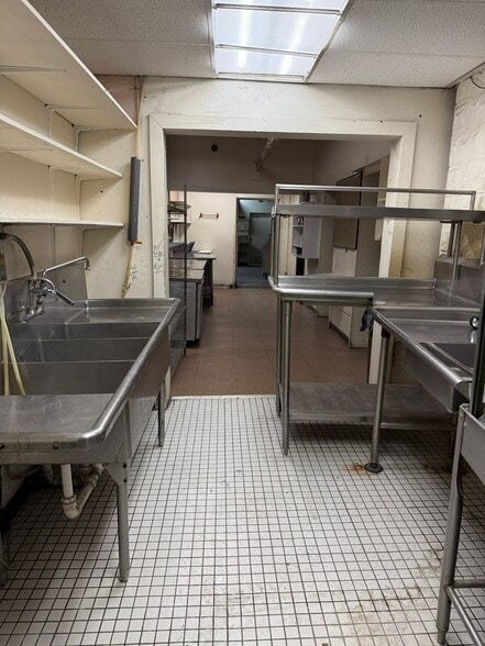 More Photos Of 33 N Washington St, Berkeley Springs Restaurant For Sale