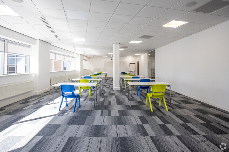 More Photos Of Benton Ln, Newcastle Upon Tyne Office For Sale