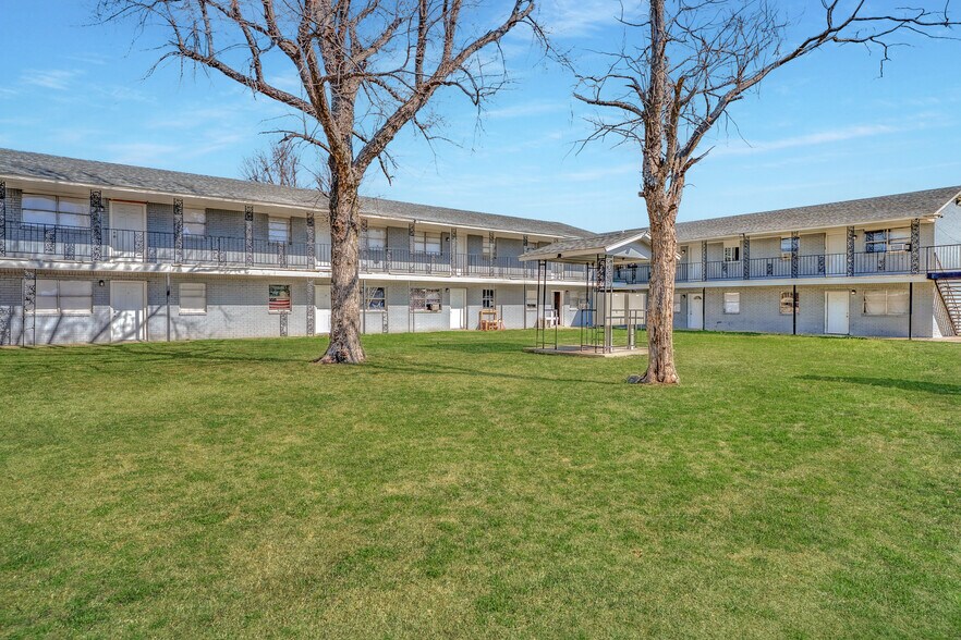 Primary Photo Of 2801 SW 42nd St, Oklahoma City Apartments For Sale