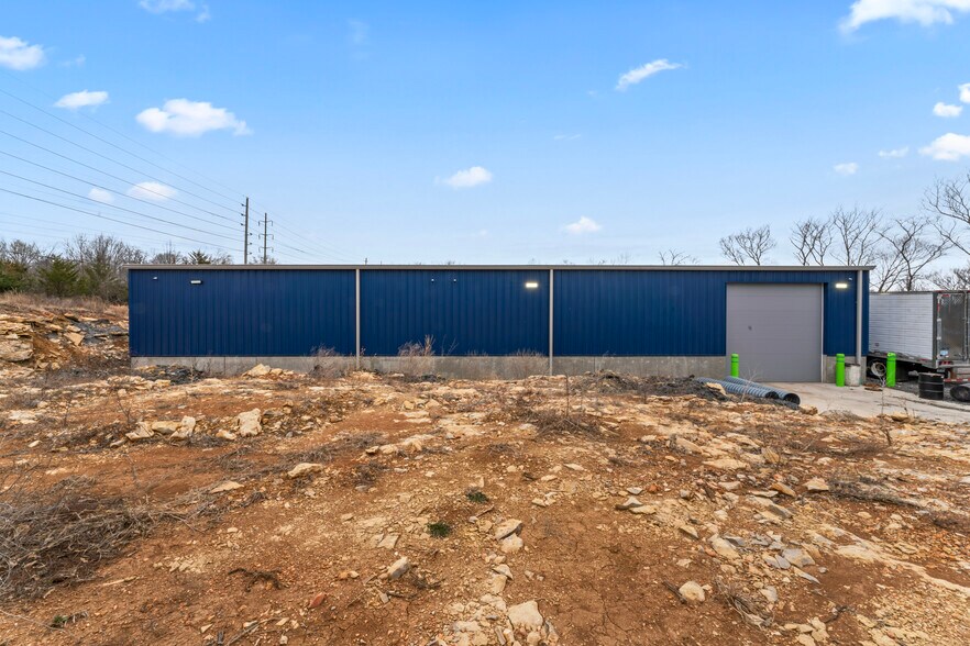 More Photos Of 814 SE Sunnyside School Rd, Blue Springs Warehouse For Sale