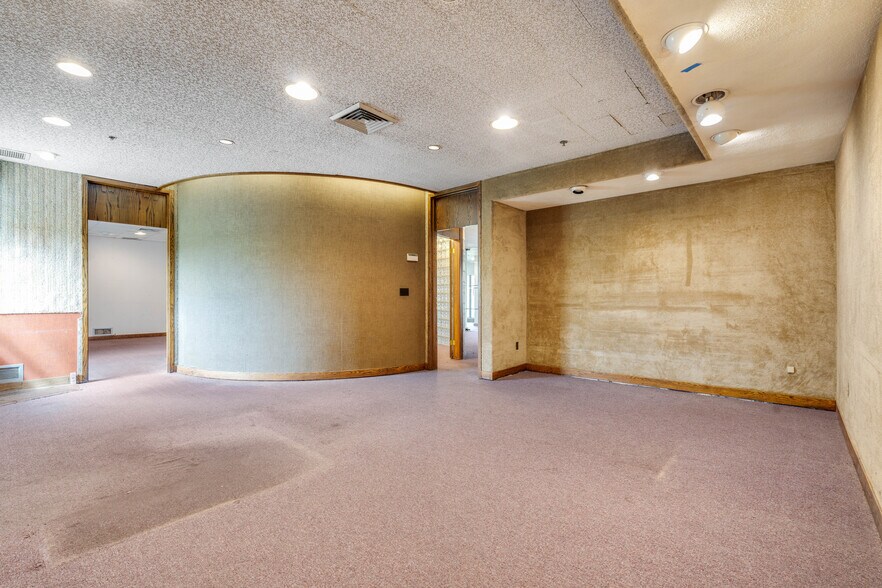 More Photos Of 66 Concord St, North Reading Light Distribution For Lease