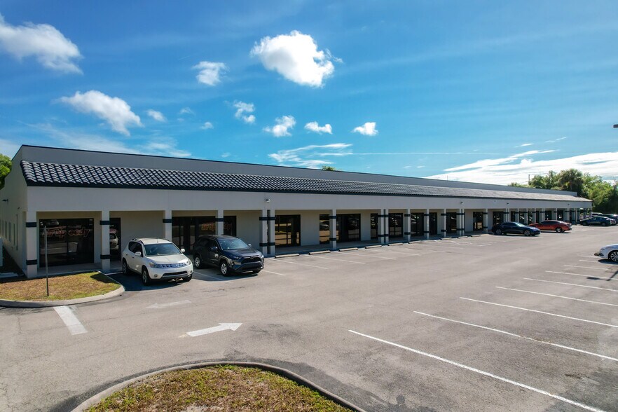 More Photos Of 976 Florida Central Pky, Longwood Light Distribution For Lease