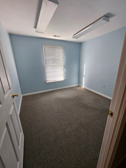 More Photos Of 104 Franklin St, Denton Loft Creative Space For Lease