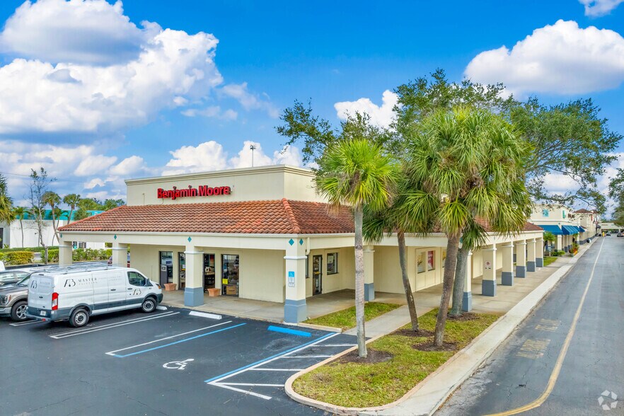More Photos Of 8767-8961 SE Bridge Rd, Hobe Sound Unknown For Lease