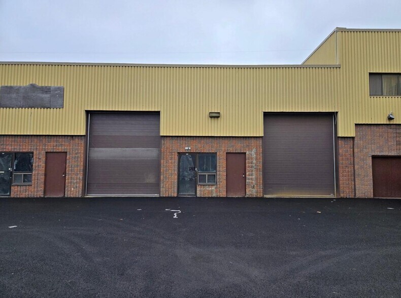 Primary Photo Of 1501-1569 Aut Desserte N, Laval Warehouse For Lease