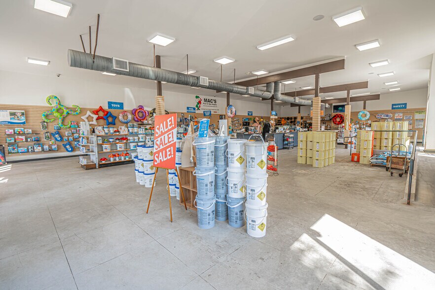 More Photos Of 24316 Main St, Newhall Freestanding For Sale