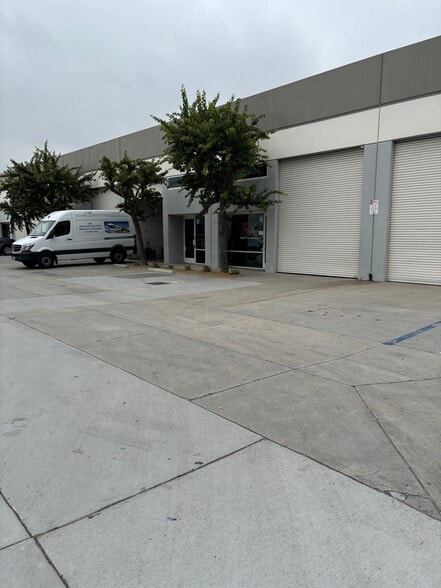 More Photos Of 11160 Hindry Ave, Los Angeles Warehouse For Lease