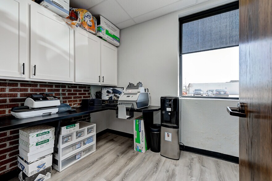 More Photos Of 121 N Crawford Ave, Norman Office For Lease