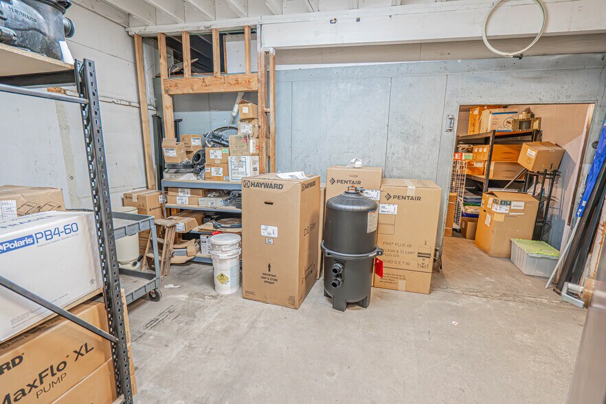 More Photos Of 24316 Main St, Newhall Freestanding For Sale