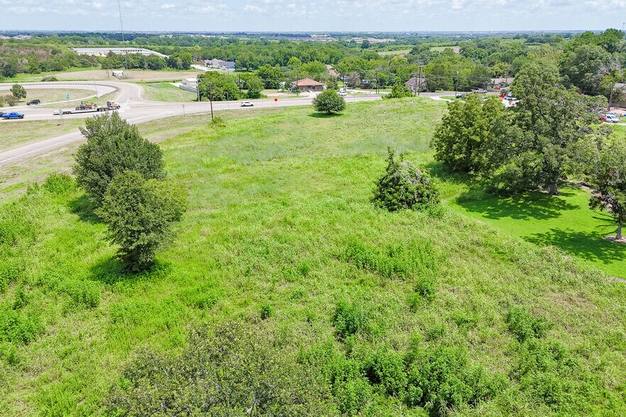 More Photos Of 102 Dixie Street, Brenham Land For Sale