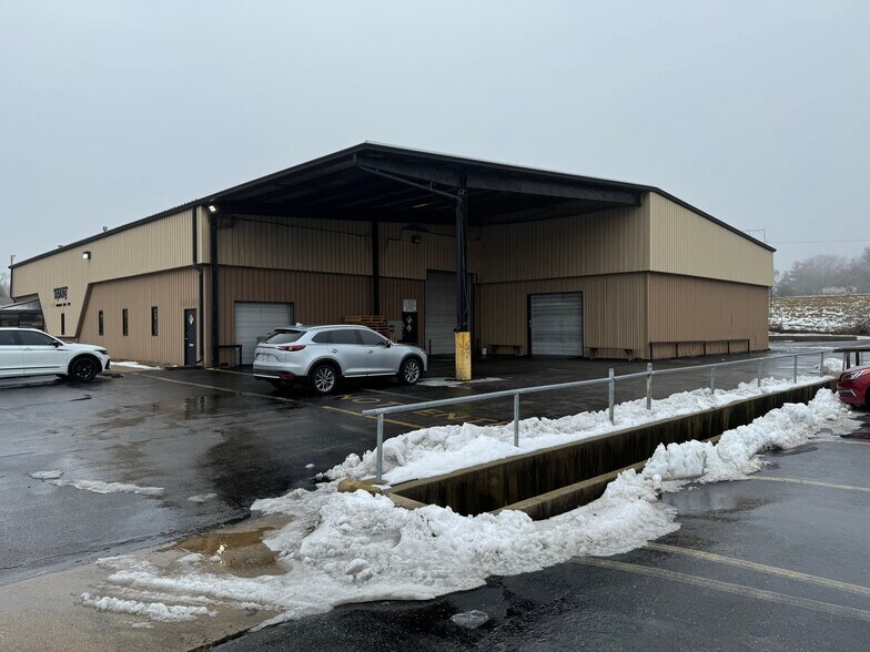 More Photos Of 4200 Shawnee Dr, Kansas City Manufacturing For Lease