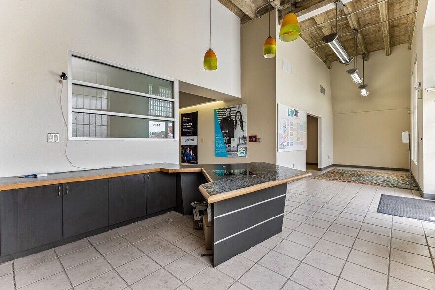 More Photos Of 2014 S Hackberry St, San Antonio Office For Sale