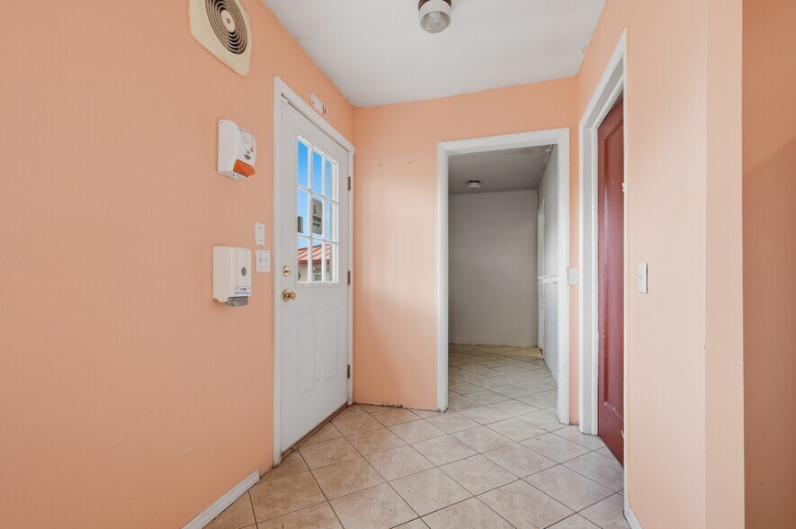 More Photos Of 819 12th Ave S, Nampa Storefront For Sale