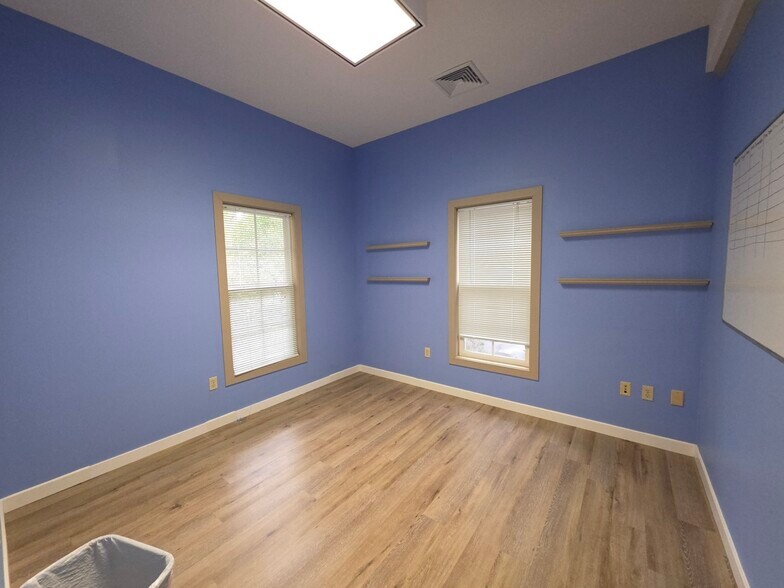 More Photos Of 14 Westbury Park, Bluffton Office For Sale