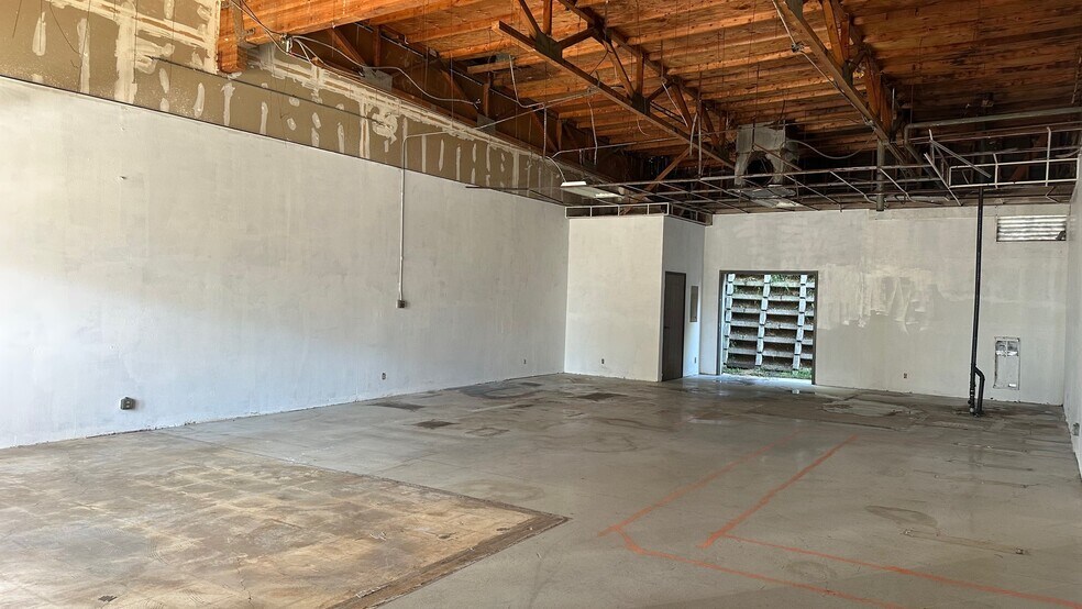 More Photos Of 3000-3096 W Temple Ave, Pomona Freestanding For Lease
