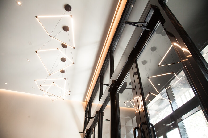 More Photos Of 111 Rue Chabanel O, Montréal Loft Creative Space For Lease