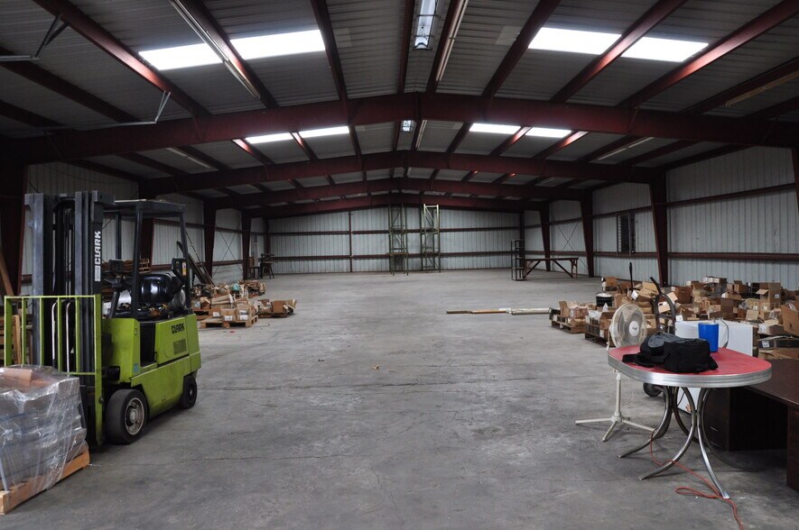 More Photos Of 10210 Fulton St, Houston Warehouse For Sale