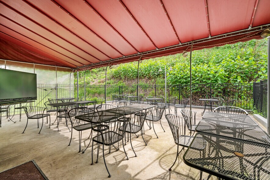 More Photos Of 5400 William Penn Hwy, Export Restaurant For Sale