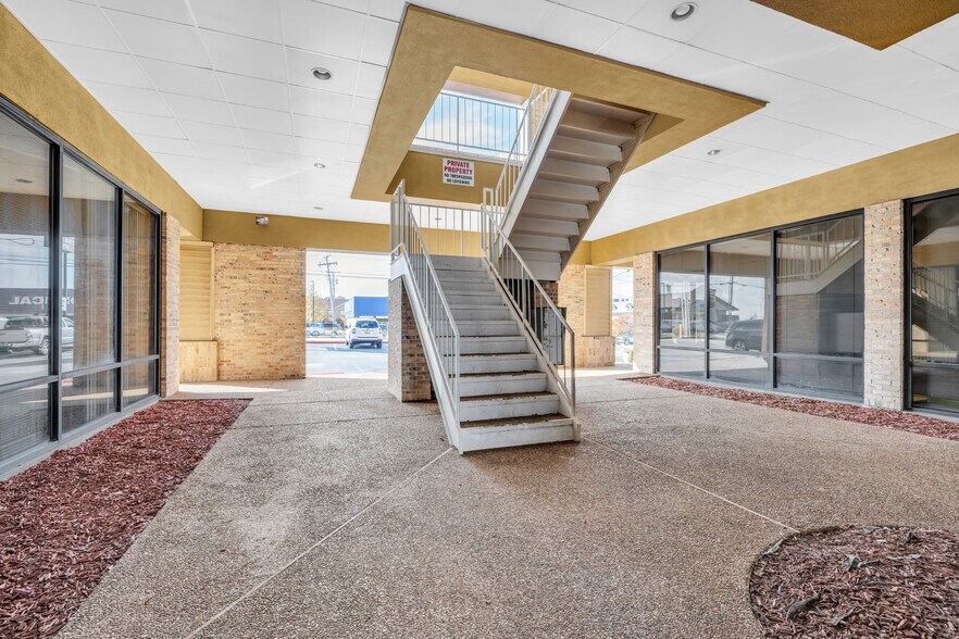 More Photos Of 7011 Shallowford Rd, Chattanooga Medical For Sale