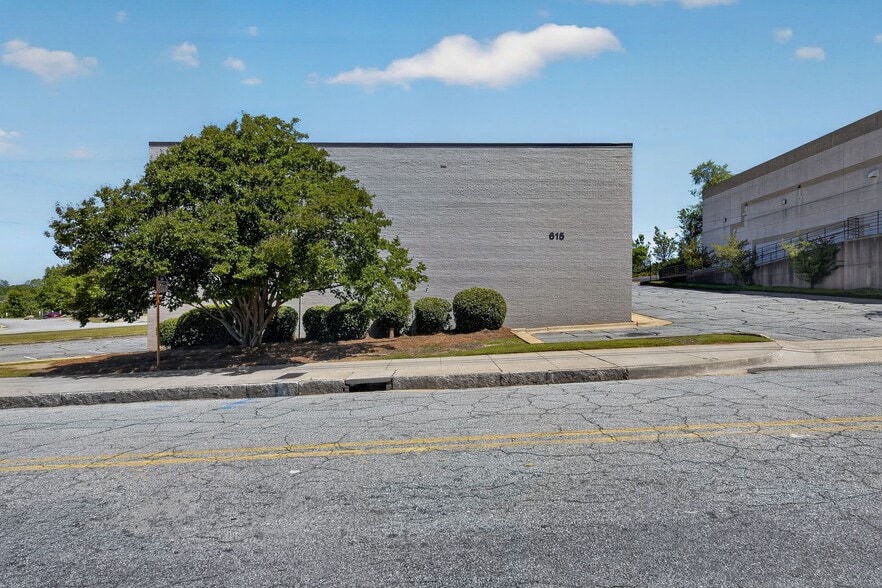 More Photos Of 615 19th St, Columbus Medical For Lease