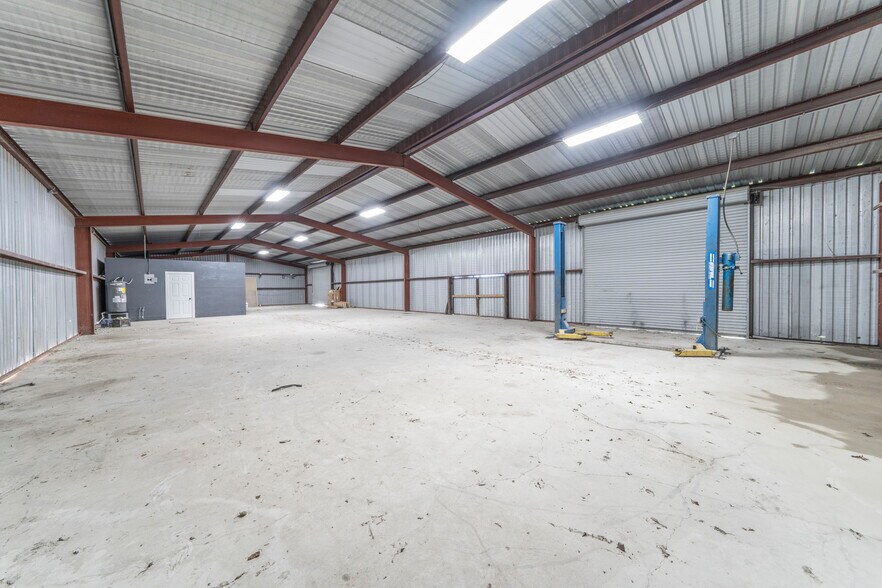 More Photos Of 4139 Burleson Blvd, Alvarado Warehouse For Sale