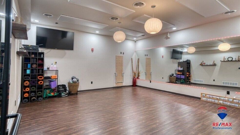 More Photos Of 5201 S Douglas Hwy, Gillette Bar For Sale