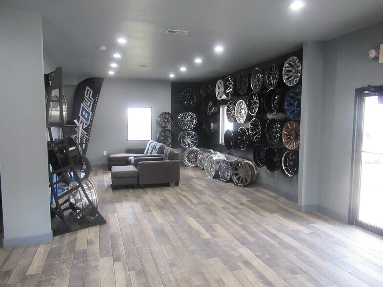 More Photos Of 26455 Hanna Rd, Conroe Warehouse For Lease