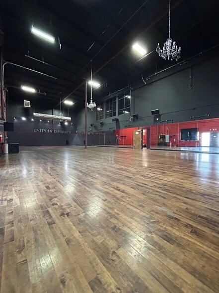 More Photos Of 2844 Logan St, Nashville Light Distribution For Sale