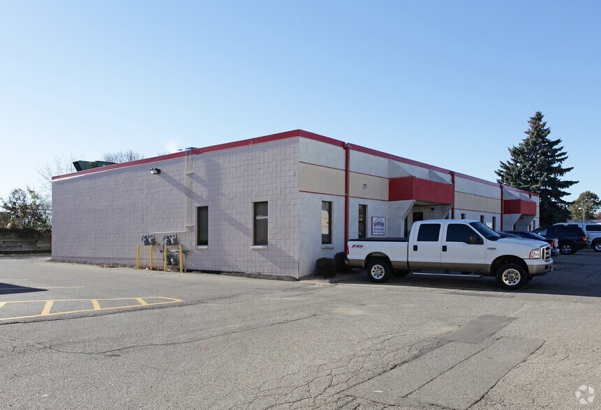 Primary Photo Of 6102-6112 Olson Memorial Hwy, Golden Valley Manufacturing For Lease