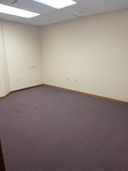 More Photos Of 1060-1066 Summit Dr, Middletown Medical For Sale