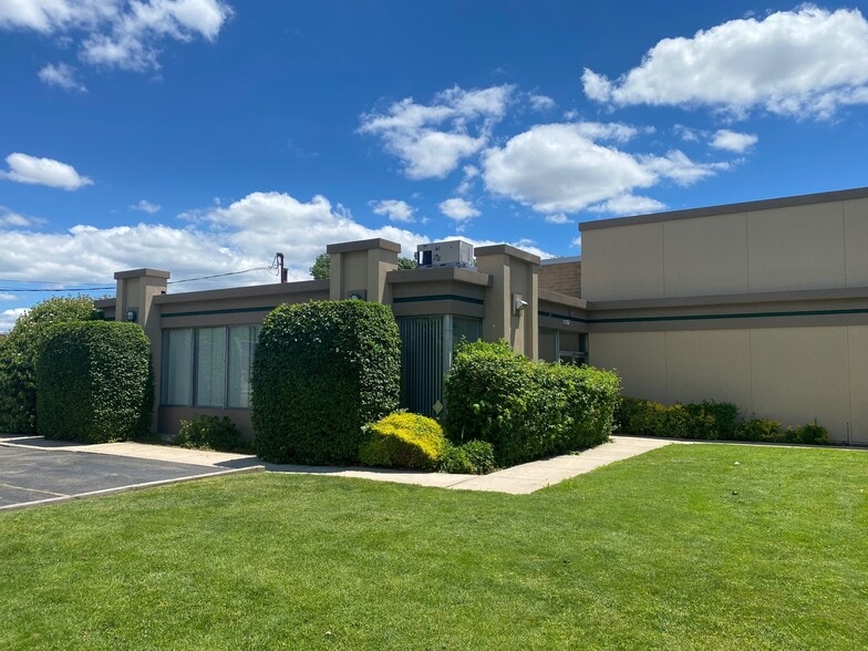 Primary Photo Of 63-65 Austin Blvd, Commack Warehouse For Lease